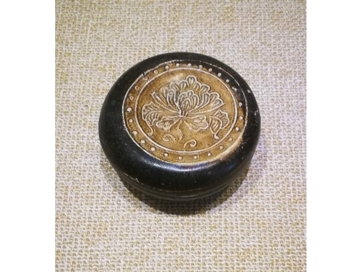 宋代印花酱釉粉盒