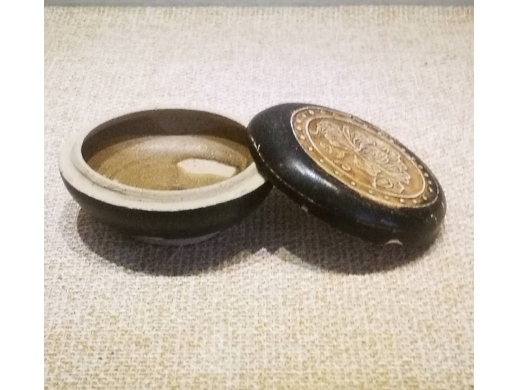 宋代印花酱釉粉盒