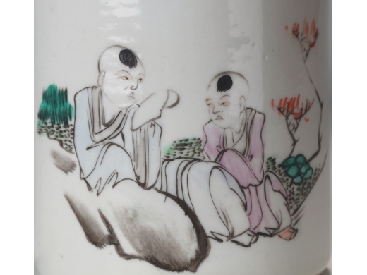 粉彩人物茶壶