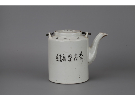 红彩太狮少狮纹茶壶