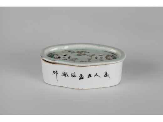 粉彩人物皂盒