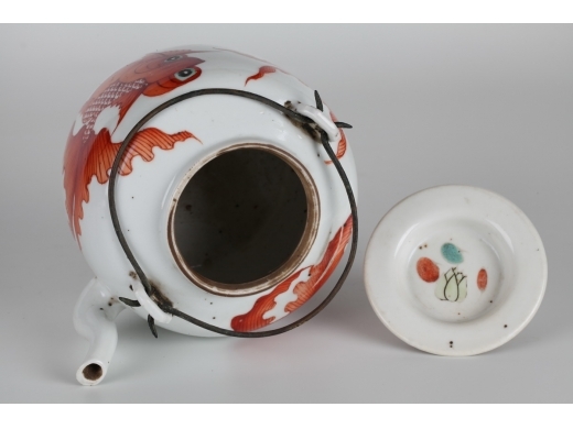 红彩鱼纹茶壶