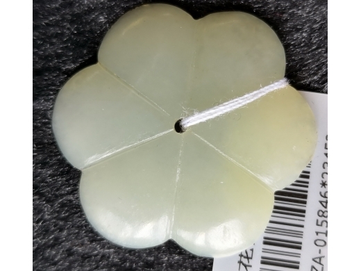 白玉花卉纹佩