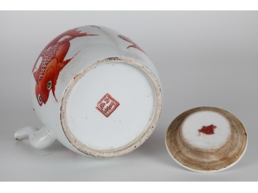红彩鱼纹茶壶