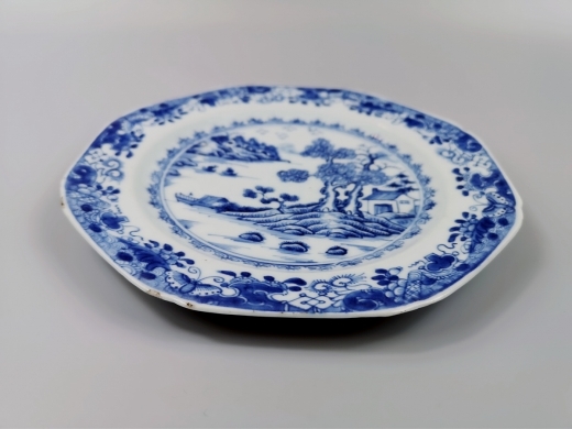 青花山水八棱盘（1）