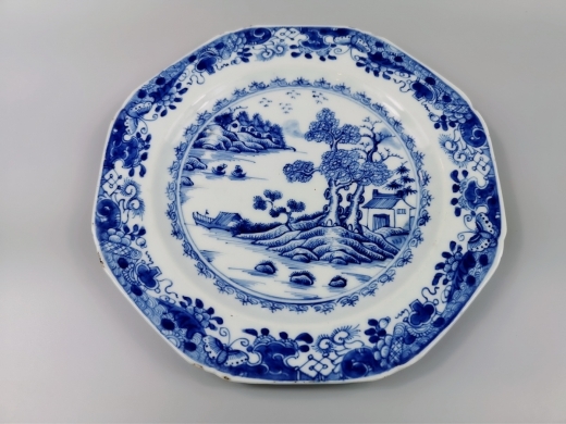 青花山水八棱盘（1）