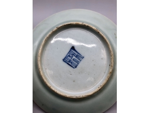 豆地广彩锦上添花纹盘
