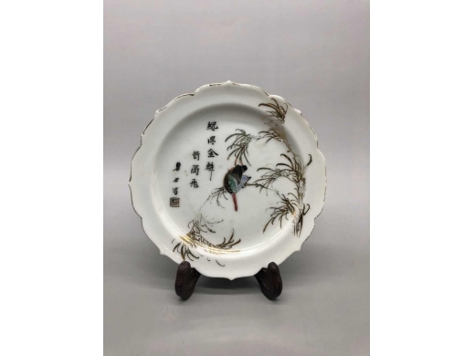 广彩描金花鸟纹花口盘