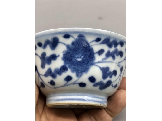 青花缠枝花茶盏