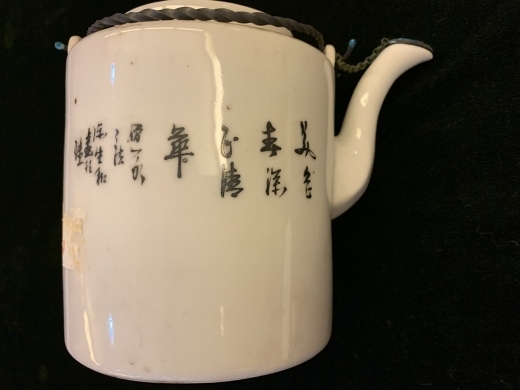 粉彩仕女茶壶