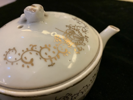 瓷茶壶