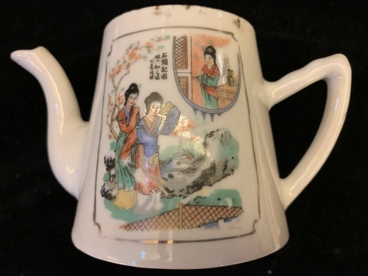 粉彩人物茶壶