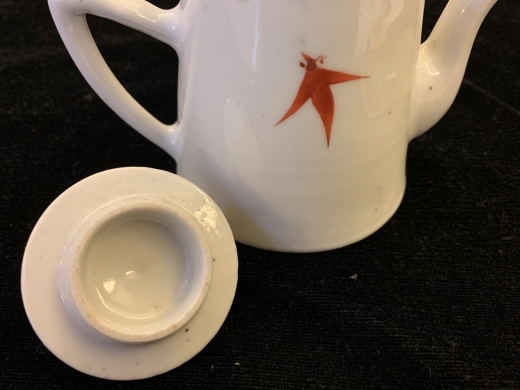 粉彩人物茶壶