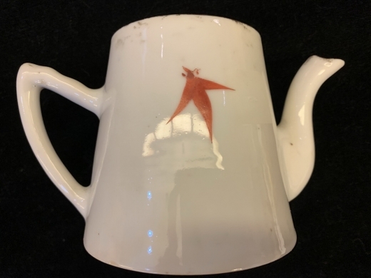 粉彩人物茶壶