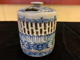 青花油灯
