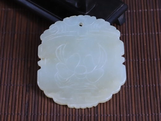 玉花卉纹牌