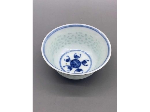 青花五福捧寿米通花茶盏