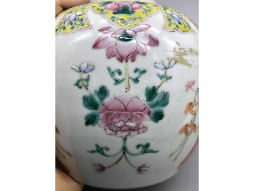 粉彩花卉纹罐
