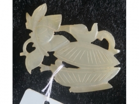 白玉荷合佩