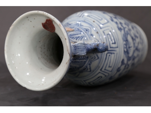 青花喜字瓶
