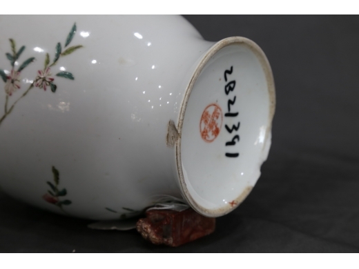 粉彩花鸟小罐