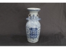青花喜字瓶