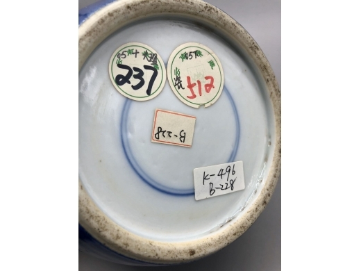 洒蓝釉开光五彩清供纹罐