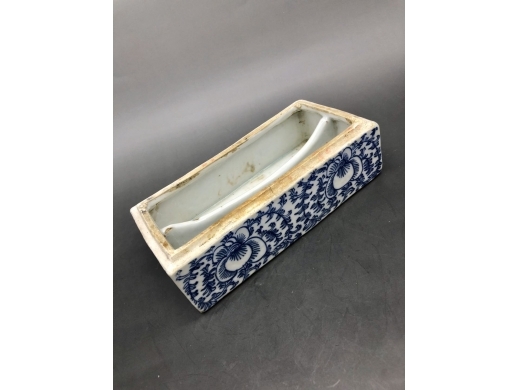 青花勾莲纹长方文具盒