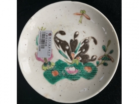 粉彩花蝶纹盘