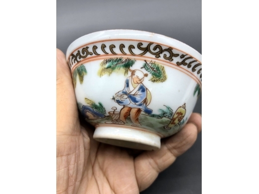 广彩描金人物盖碗