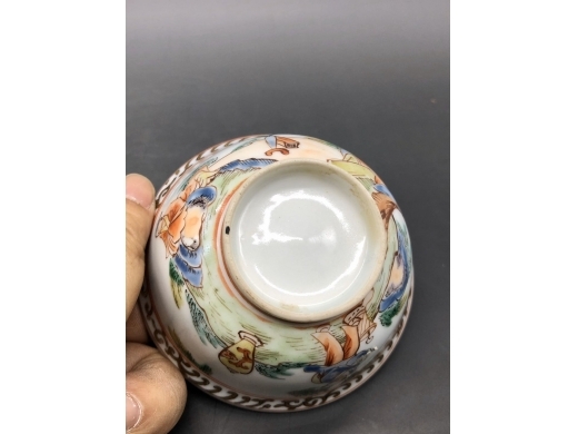 广彩描金人物盖碗