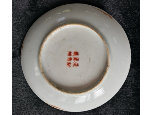 粉彩花卉纹瓷盘