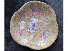 粉彩花卉纹博古瓷碟