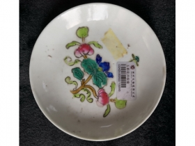 粉彩花卉纹瓷盘
