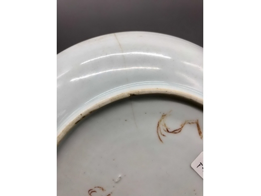 青花暗刻花卉纹盘