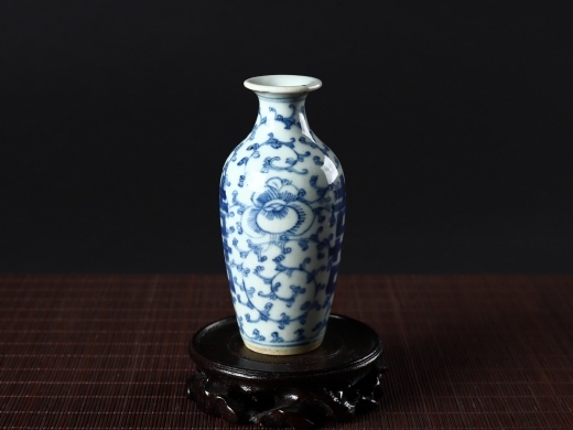 青花喜字小花瓶