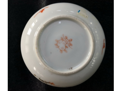粉彩草虫纹瓷碟
