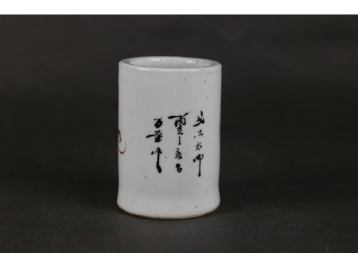 红狮子笔筒