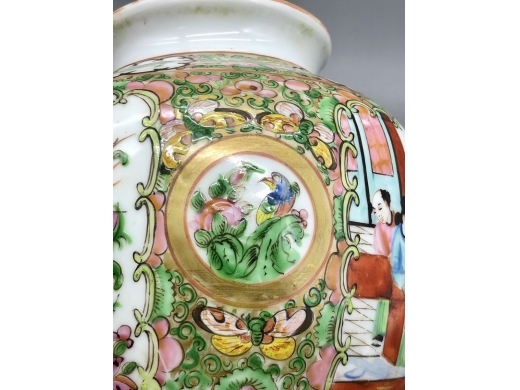 广彩描金狮钮苹果尊
