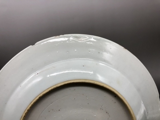 青花剔花折沿盘