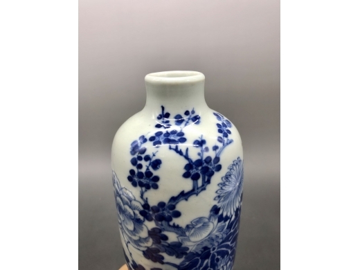 青花花卉莱菔瓶
