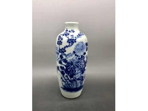 青花花卉莱菔瓶