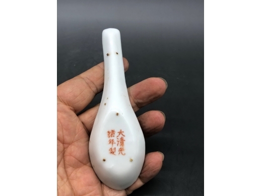 黄地粉彩寿字纹调羹二只