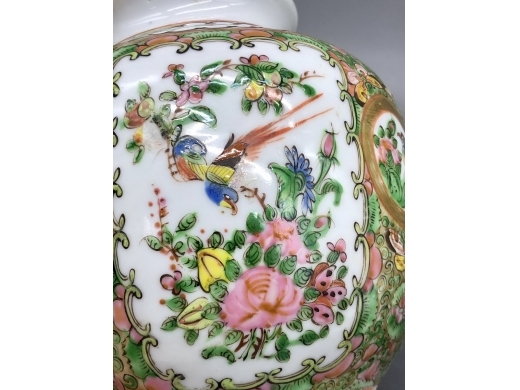广彩描金狮钮苹果尊