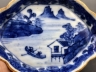 青花山水菱口碟