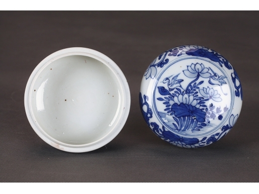 青花一路连科纹印盒