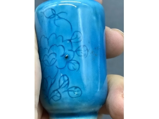 孔雀蓝暗刻花卉棒槌小瓶
