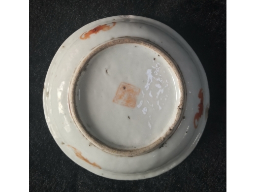 粉彩草虫纹瓷格碟