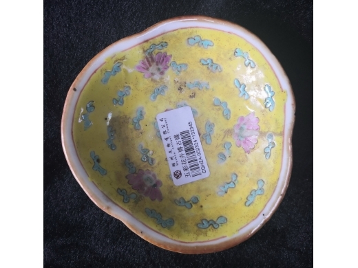 粉彩花卉纹博古瓷碟