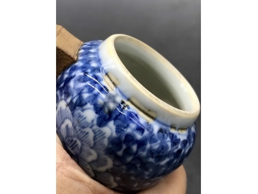 青花缠枝牡丹纹鸡心鸟食罐